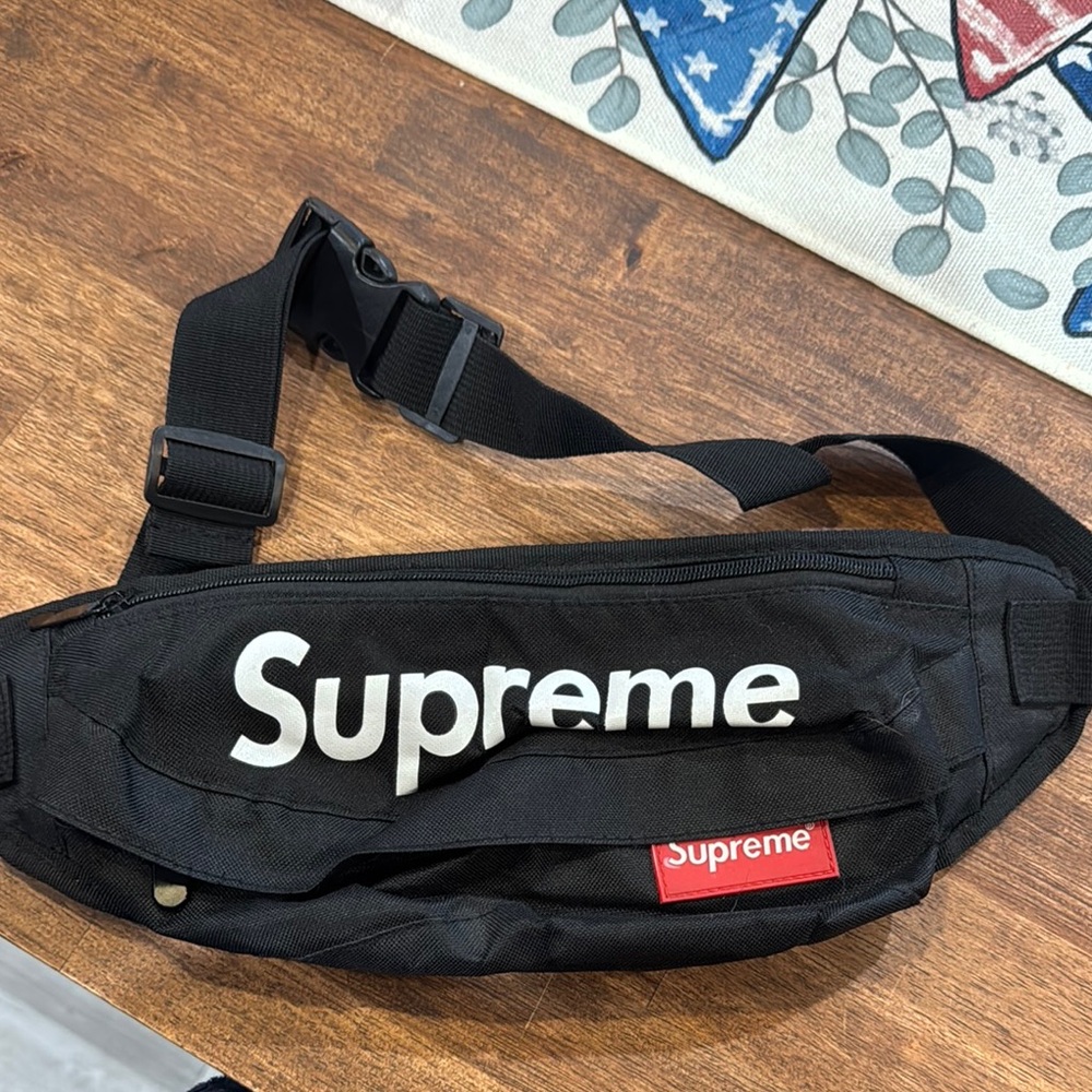 Supreme Black Belt Bag Iconic Streetwear